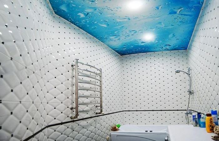 Натяжной потолок в ванной: дизайнерская ересь или отличное решение для дома - Архитектура и интерьер