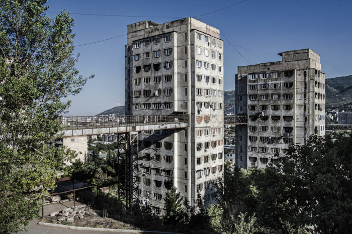 Зачем в столице Грузии делали воздушные мосты сквозь советские панельные многоэтажки - Архитектура и интерьер