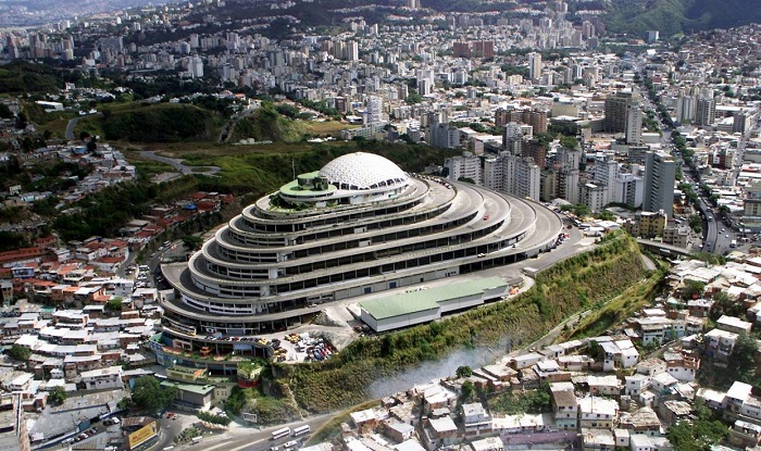 Как в Венесуэле футуристический торговый центр превратили в мрачную тюрьму - Архитектура и интерьер