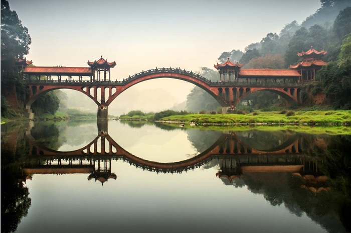 Живописный Лунный мост стал новым впечатляющим объектом культовой горы Китая - Архитектура и интерьер