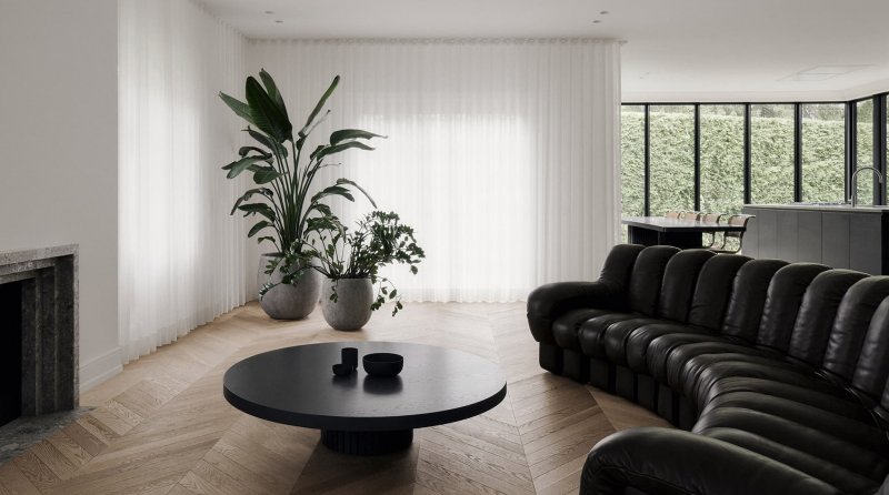 Контрастный дуализм: черно-белый интерьер резиденции в Монреале — проект Atelier Barda - «Интерьер»