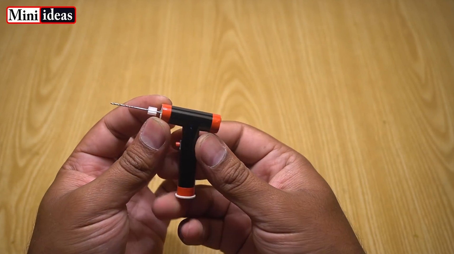 Как сделать микро аккумуляторную дрель своими руками