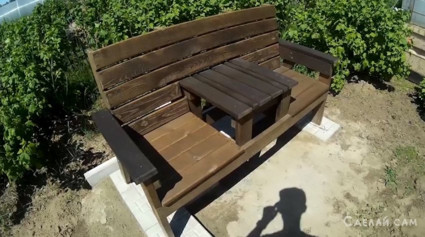 Скамейка на даче со столиком - «Сделай сам из дерева»