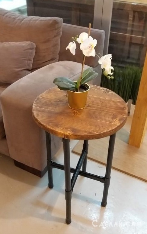 Небольшой столик в стиле Loft из ПВХ труб - «Сделай сам из дерева»
