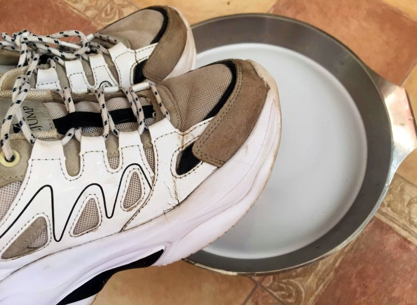 Эффективный способ очистки белых кроссовок при помощи таблетки для посудомоечных машин - «Сделай сам»