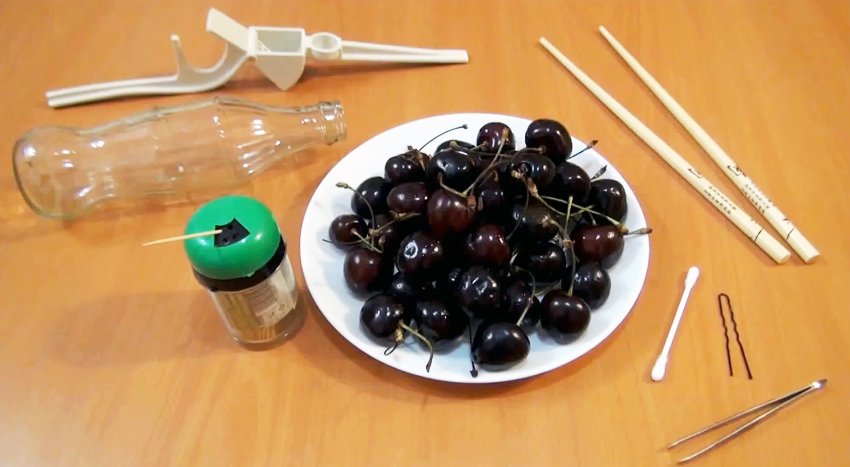5 способов удалить косточку из вишни без специальных гаджетов - «Сделай сам»