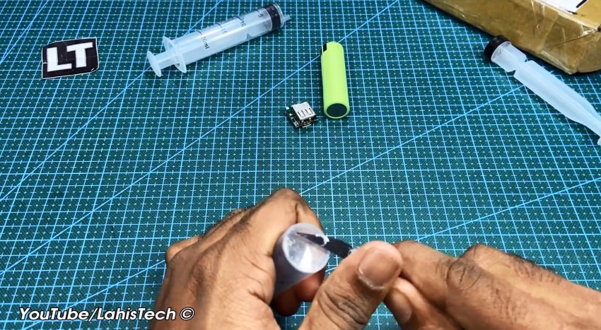 Делаем мини Power Bank на честные 3400 мАч из шприца и аккумулятора 18650 - «Сделай сам»