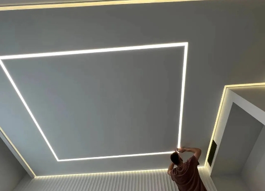 Современные натяжные потолки в Москве